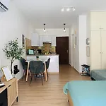 Apartment With Private Terrace & Pool Access - Free Parking Paphos