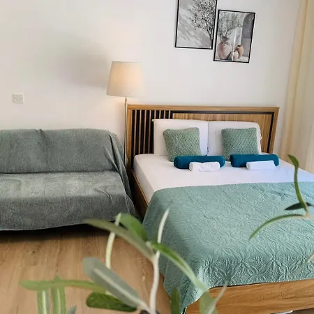 With Private Terrace & Pool Access - Free Parking Apartment Paphos