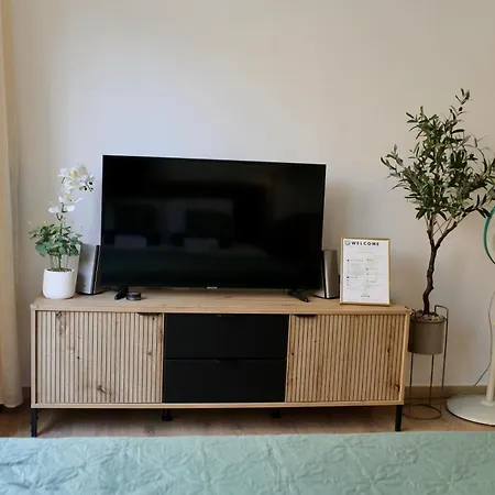 Pafilia Gardens Studio - Pool Access - Near Old Town - Free Parking *