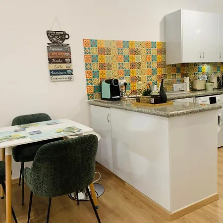 דירה With Private Terrace & Pool Access - Free Parking *