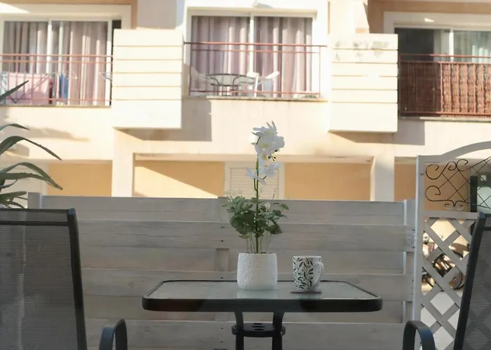 Pafilia Gardens - Pool Access - Near Old Town - Free Parking *