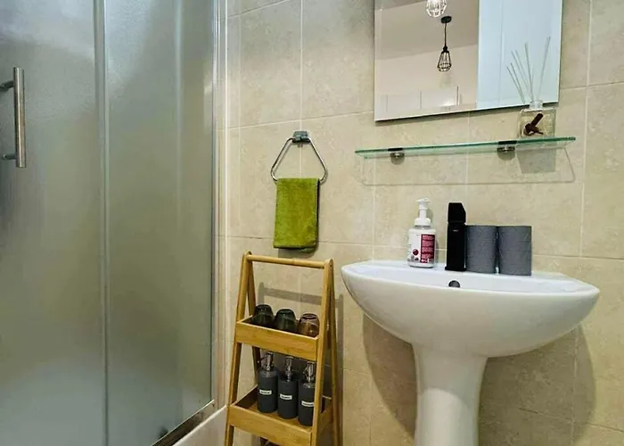 Pafilia Gardens - Pool Access - Near Old Town - Free Parking Διαμέρισμα Πάφος