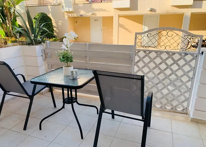 Daire Pafilia Gardens - Pool Access - Near Old Town - Free Parking Pafos