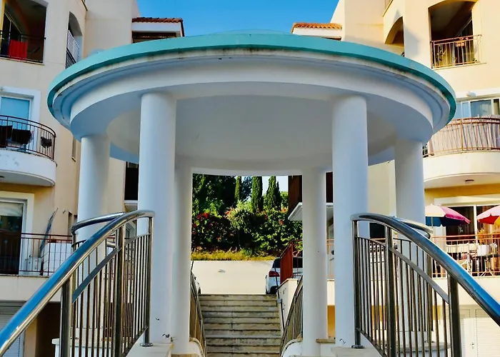 Διαμέρισμα Pafilia Gardens - Pool Access - Near Old Town - Free Parking *