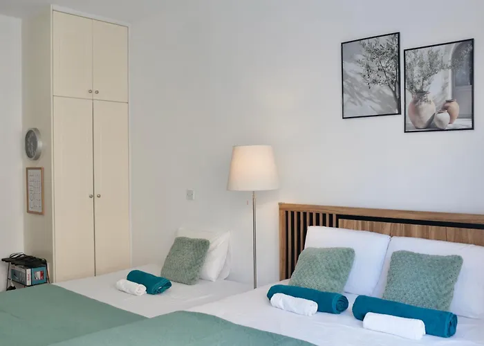 Pafilia Gardens - Pool Access - Near Old Town - Free Parking Διαμέρισμα *