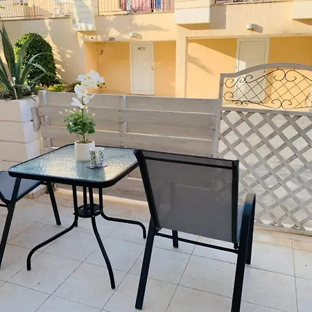 Апартаменты With Private Terrace & Pool Access - Free Parking Пафос
