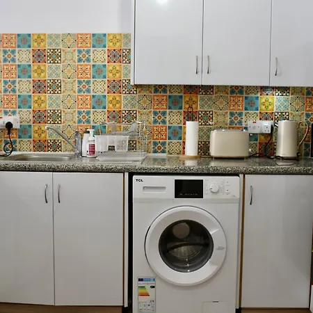 Apartament With Private Terrace & Pool Access - Free Parking