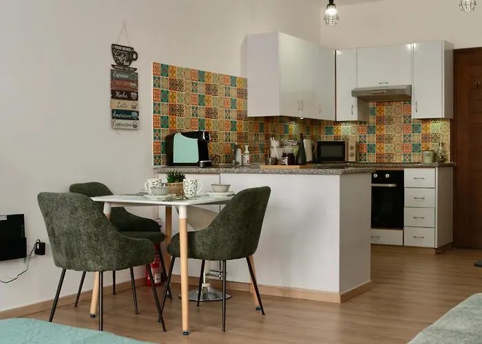 Pafilia Gardens - Pool Access - Near Old Town - Free Parking Apartmán