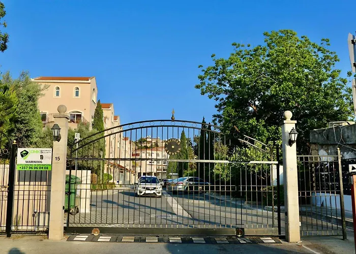 Pafilia Gardens - Pool Access - Near Old Town - Free Parking Apartmán *