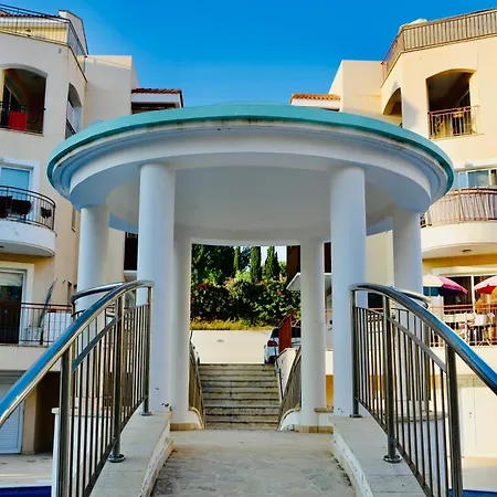 Apartamento Pafilia Gardens Studio - Pool Access - Near Old Town - Free Parking *