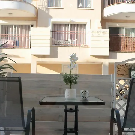 Pafilia Gardens Studio - Pool Access - Near Old Town - Free Parking *